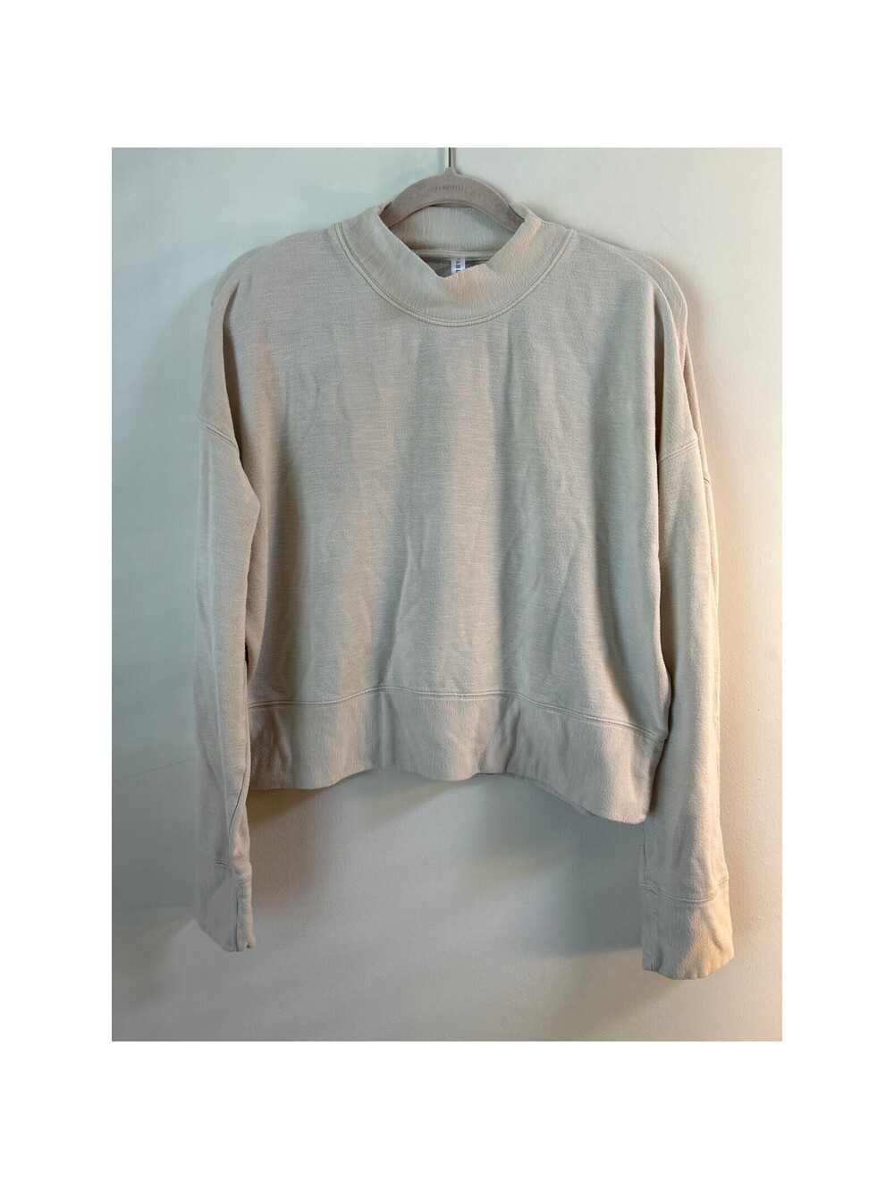 Fabletics Womens XL Beige Mock Neck Cropped Sweatshirt Pullover Oversized
